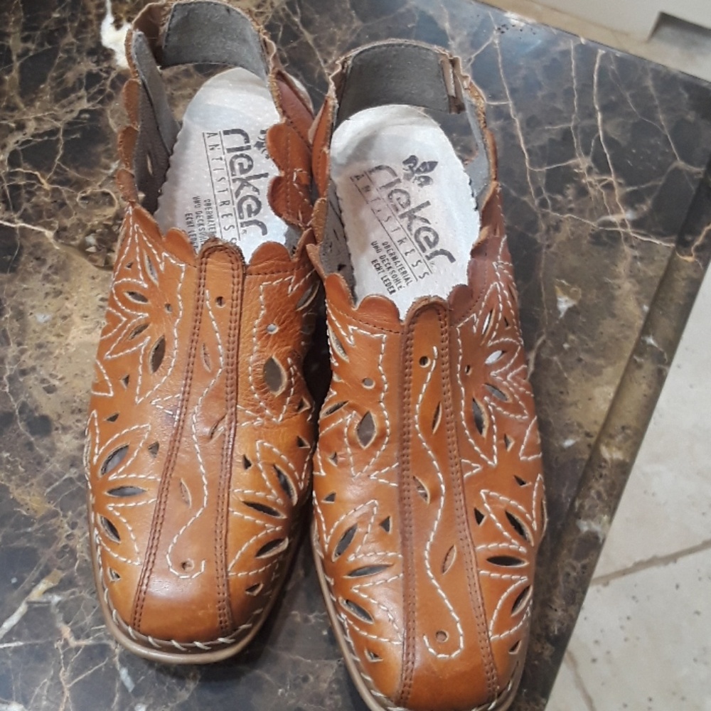 Reiker Brown wedge